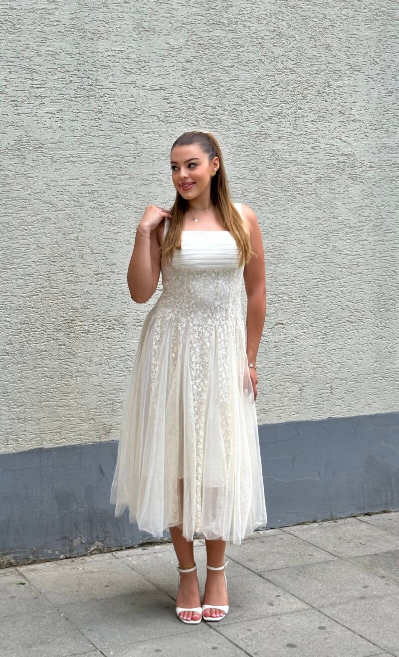 Fustan Elegant me Tyl dhe Dantelle