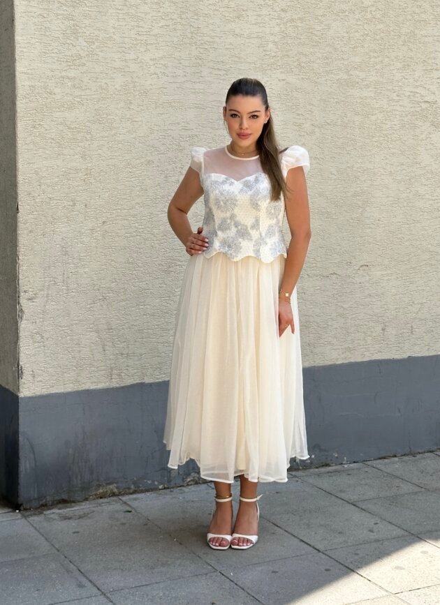 Fustan Elegant me Punim dhe Tyl