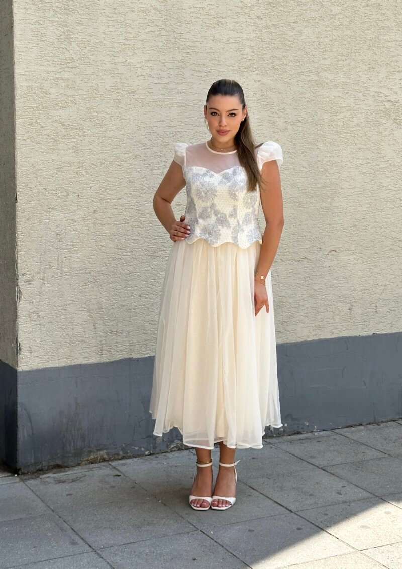 Fustan Elegant me Punim dhe Tyl