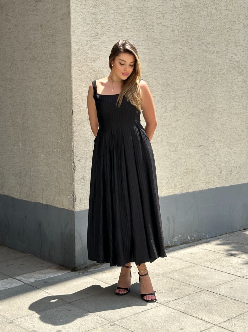 Fustan i gjate me rripa dhe prerje elegante - Image 2