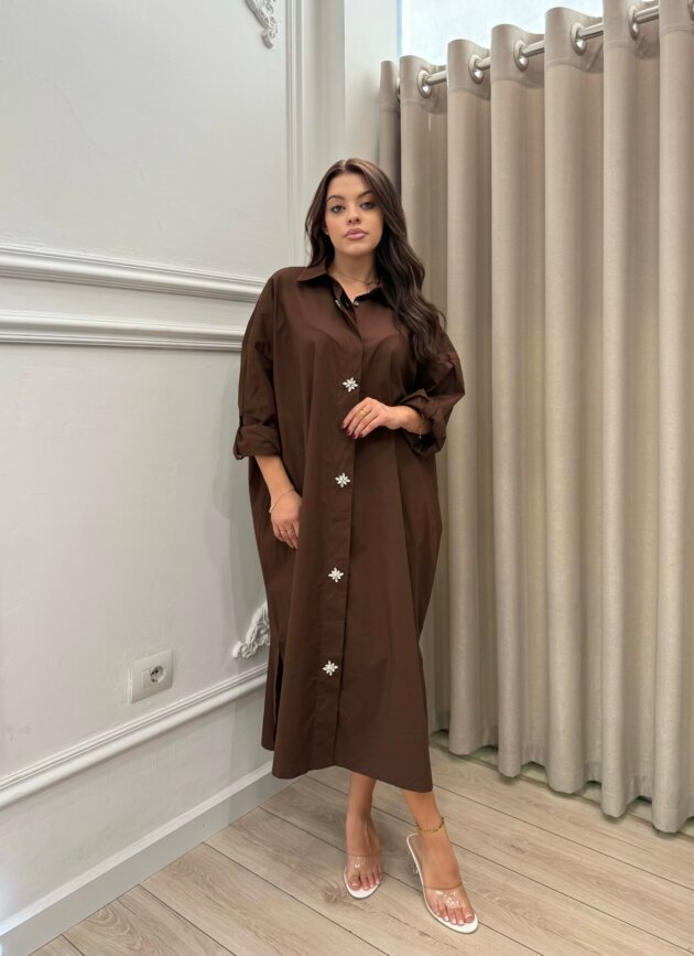 Fustan oversize kemishe me kopsa dekorative