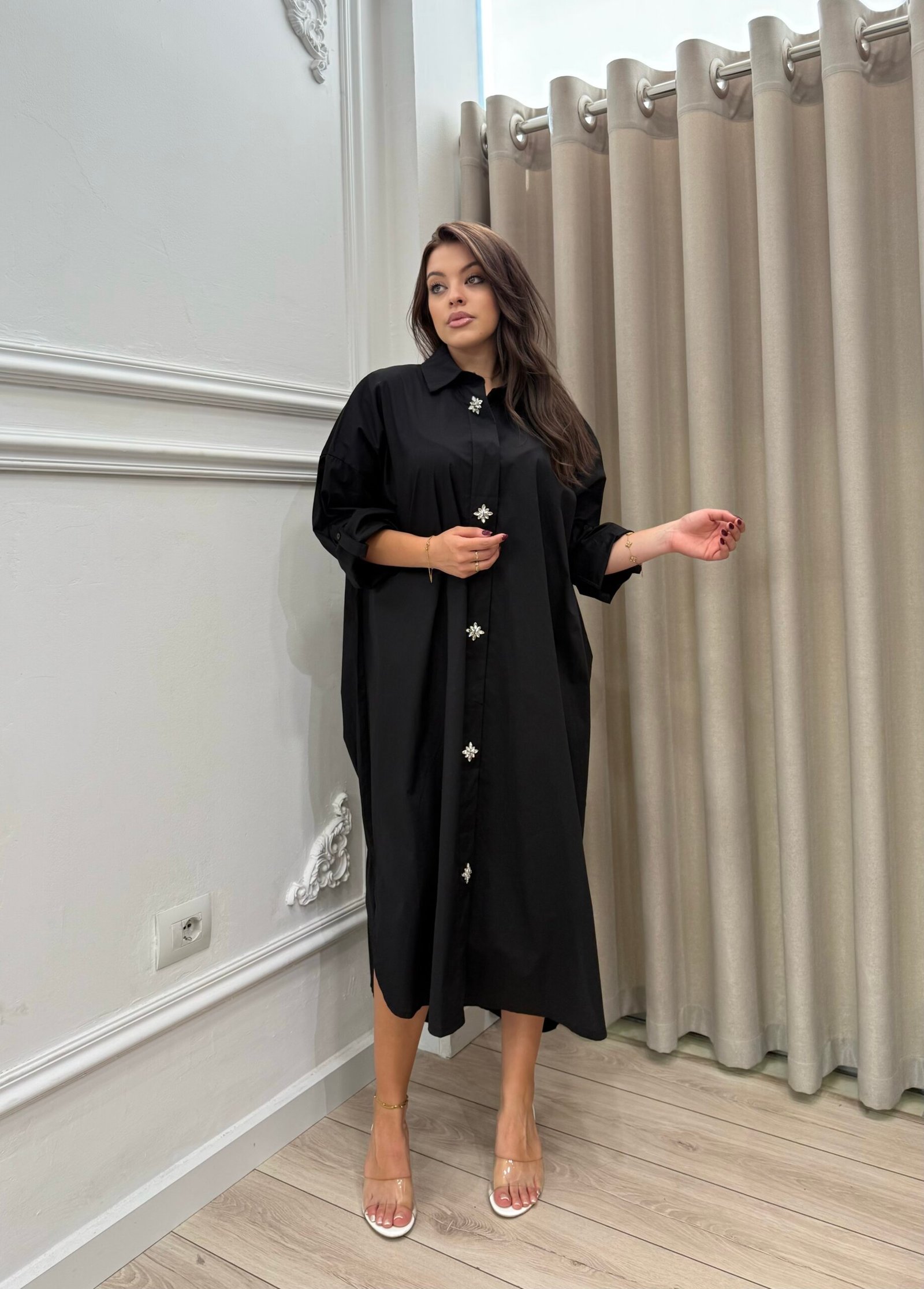 Fustan oversize kemishe me kopsa dekorative - Image 4