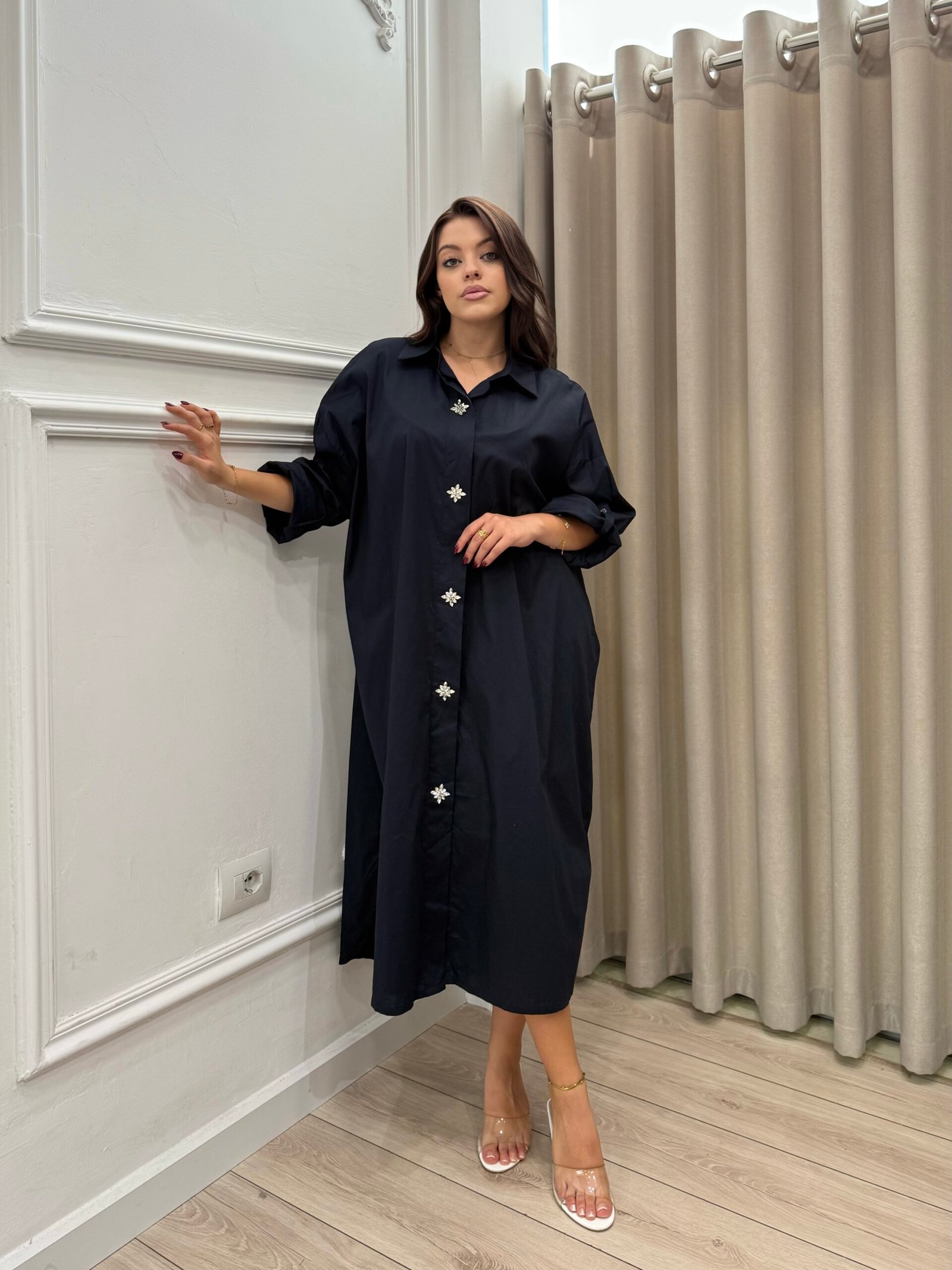 Fustan oversize kemishe me kopsa dekorative - Image 2