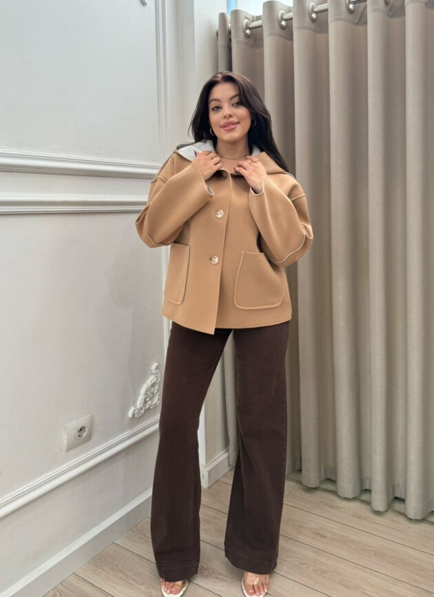 Xhakete e shkurter me kopsa dhe xhepa