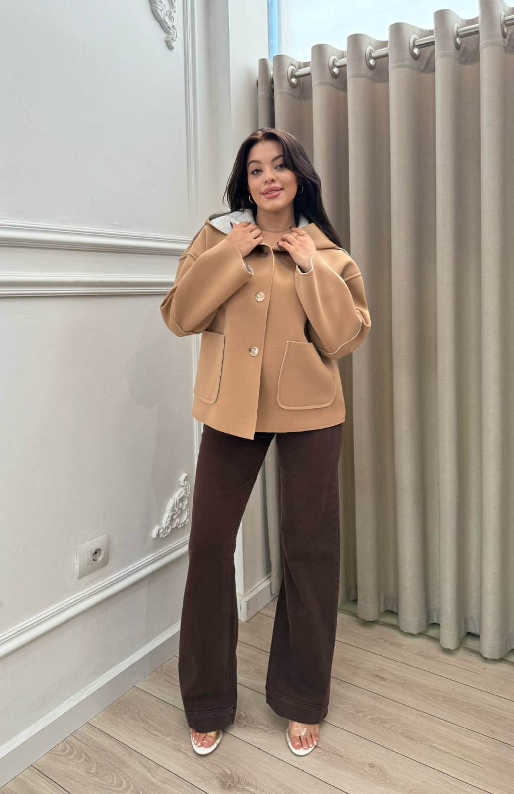 Xhakete e shkurter me kopsa dhe xhepa