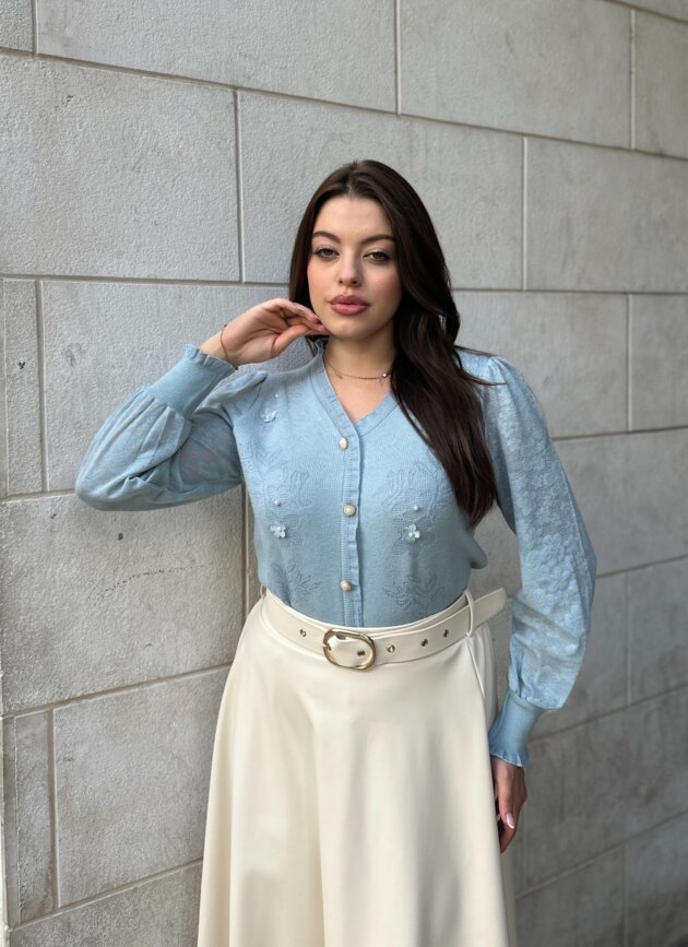 Pulover Me Dantelle Dhe Kopsa