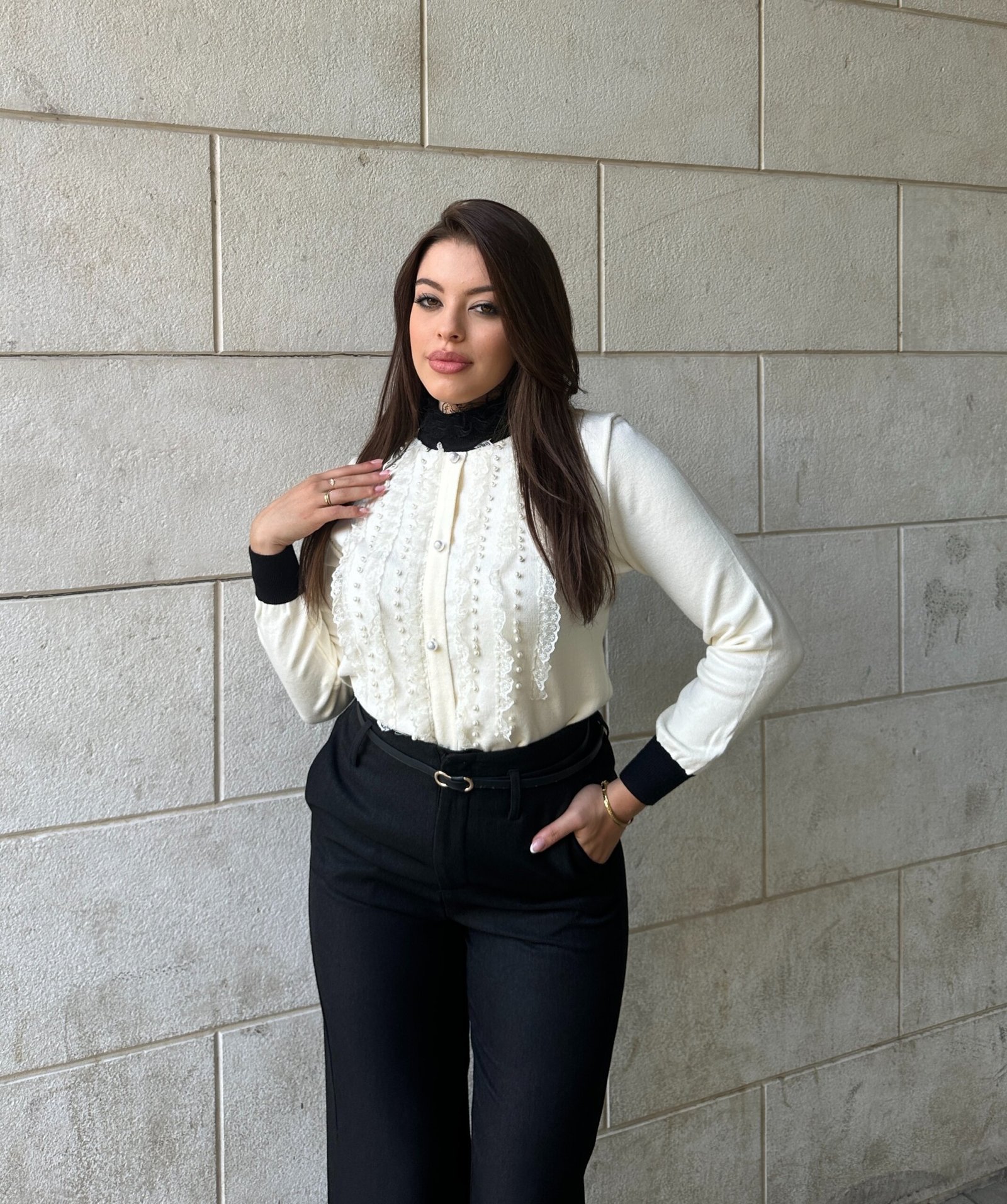 Bluze Me Dantelle Dhe Perla