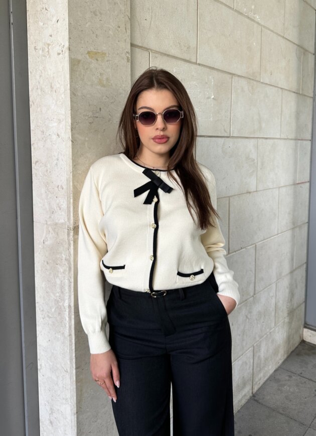 Triko Me Fjongo Dhe Kopsa Dekorative