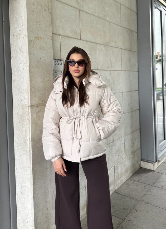 Xhup Me Kapuc Dhe Rrip Ne Bel