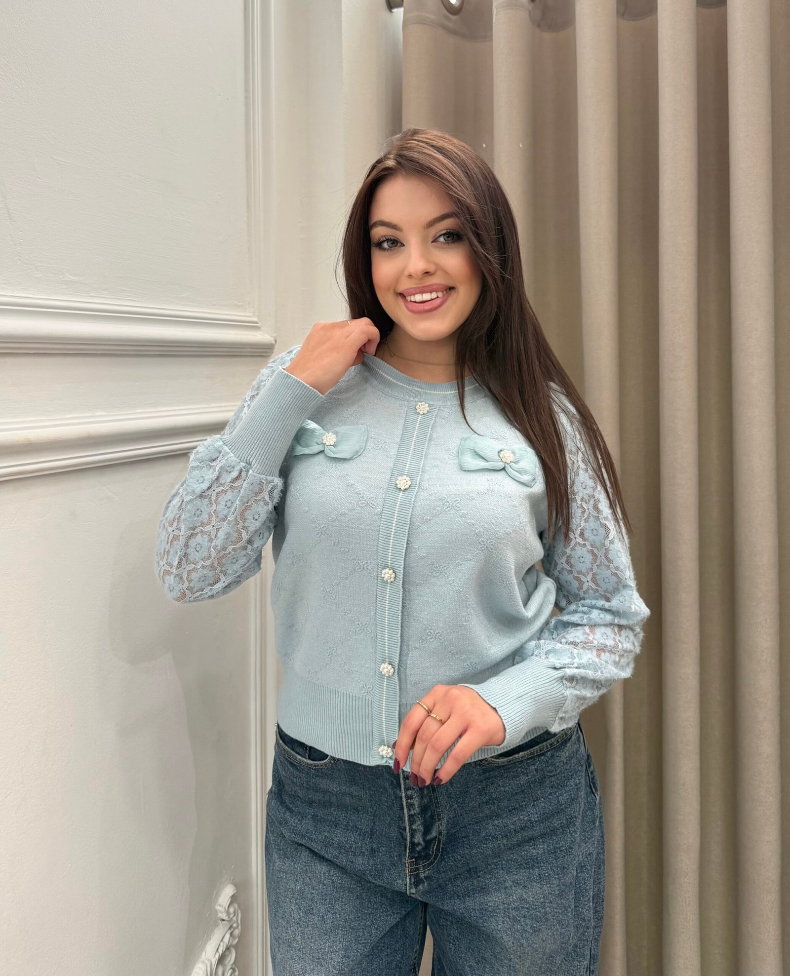 Bluze deve me menge dantelle dhe dekor me fjongo