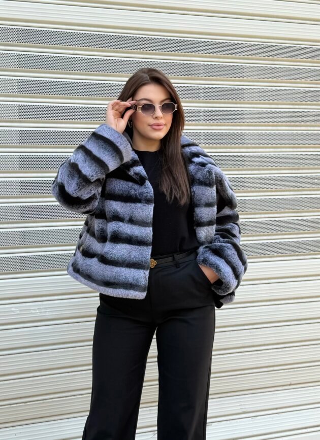 Pellush elegant me teksture te bute dhe prerje klasike