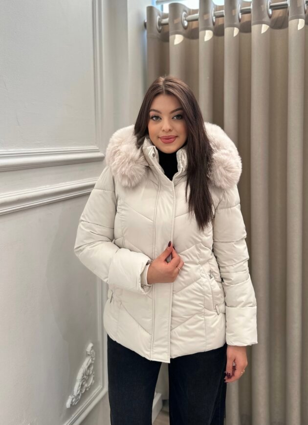 Xhup i shkurter me kapuc dhe pellush