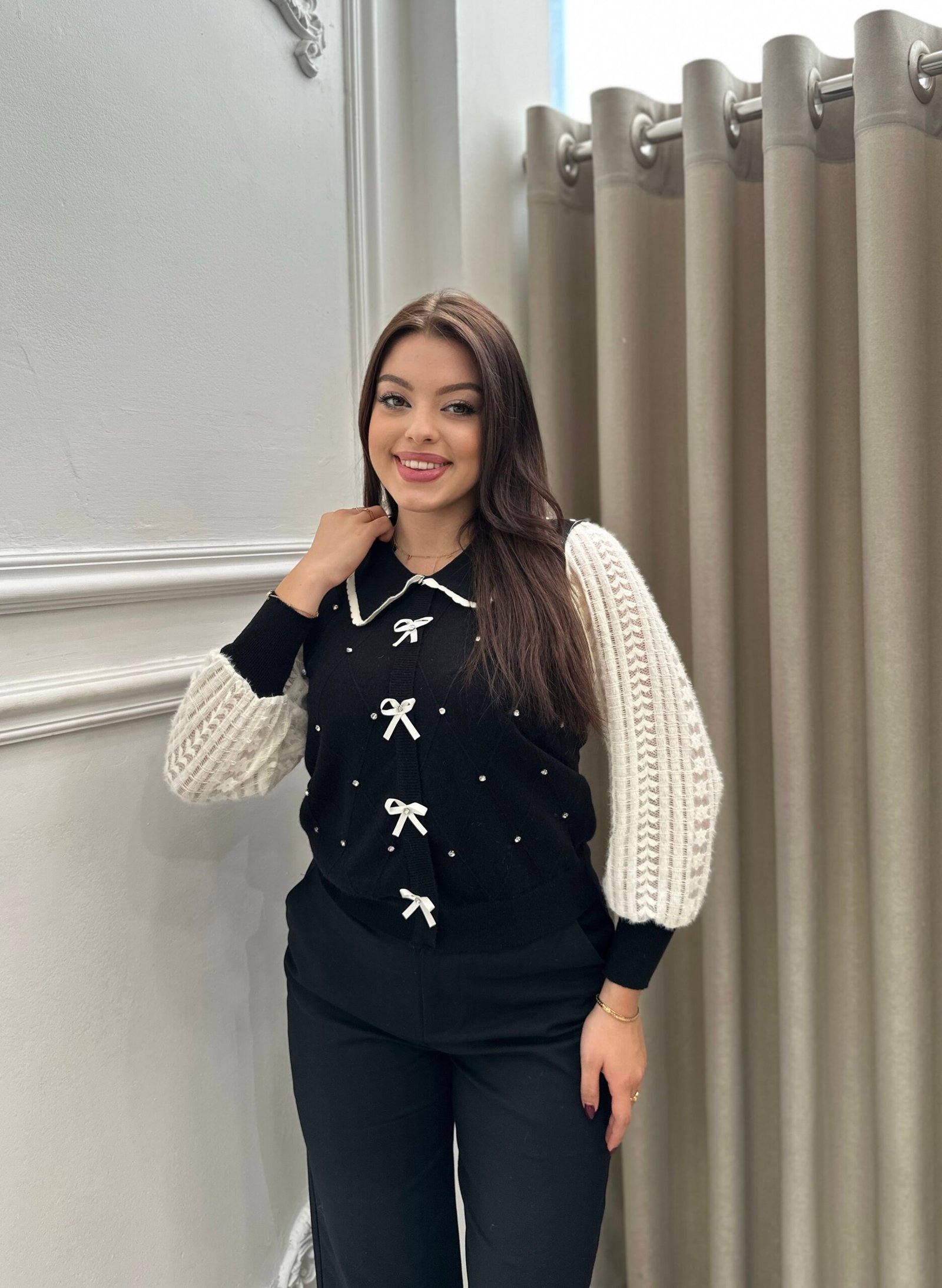 Pulover me menge te punuara dhe dekor me fjongo - Image 2