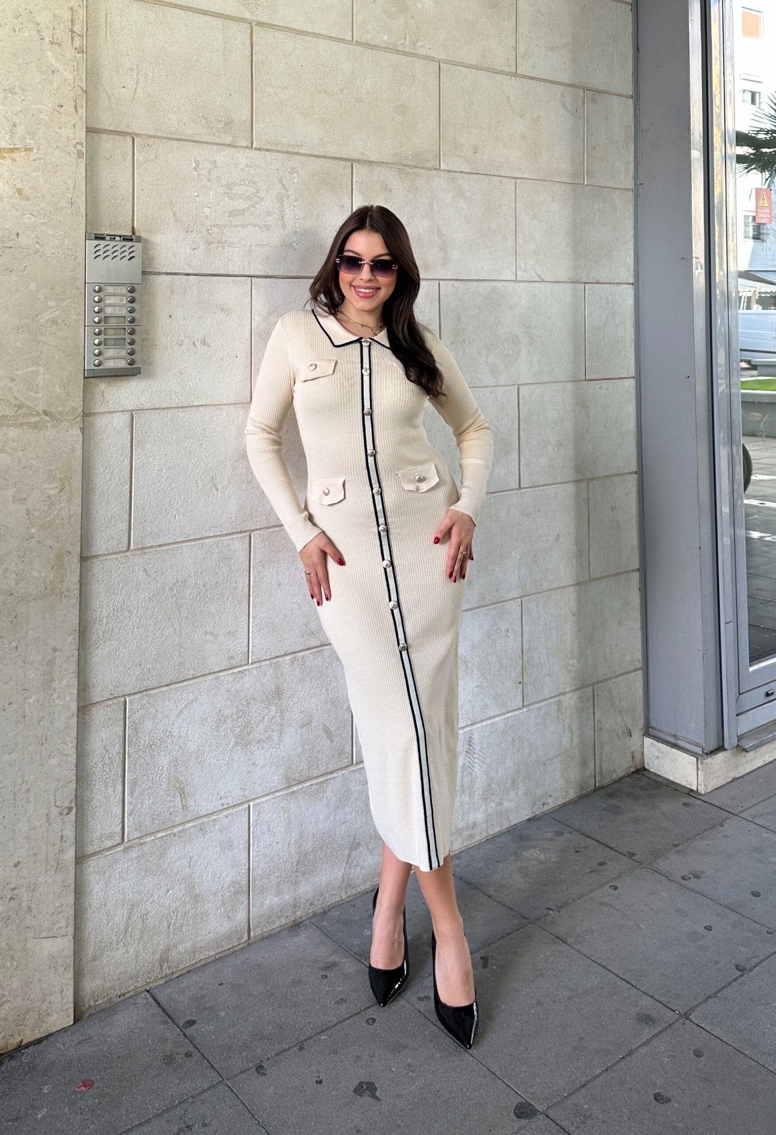 Fustan Deve Me Kopsa Dhe Detaje - Image 3