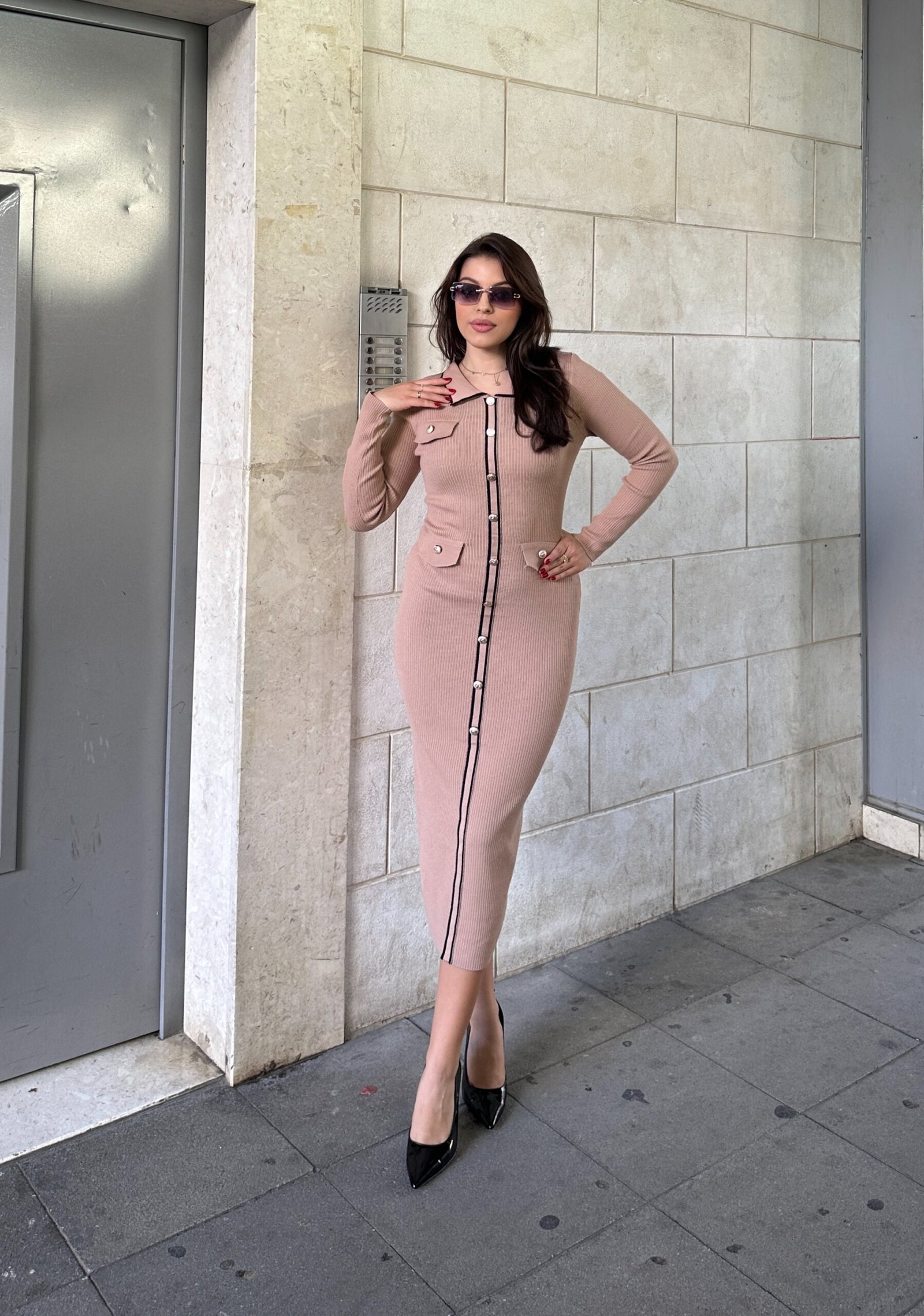 Fustan Deve Me Kopsa Dhe Detaje - Image 2