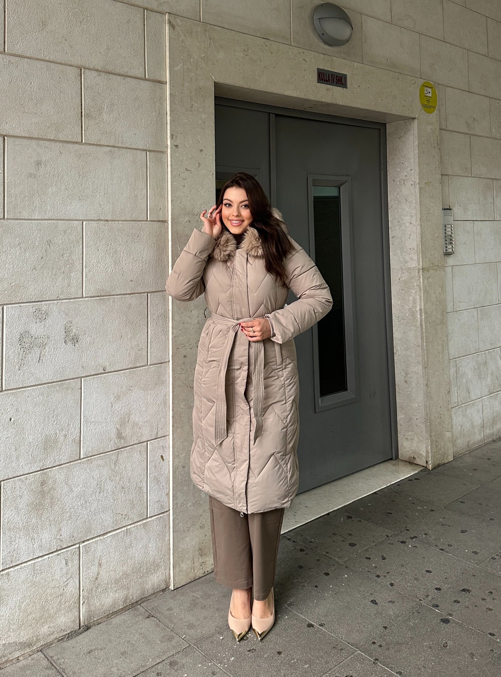 Xhup I Gjate Me Kapuc Me Push - Image 3