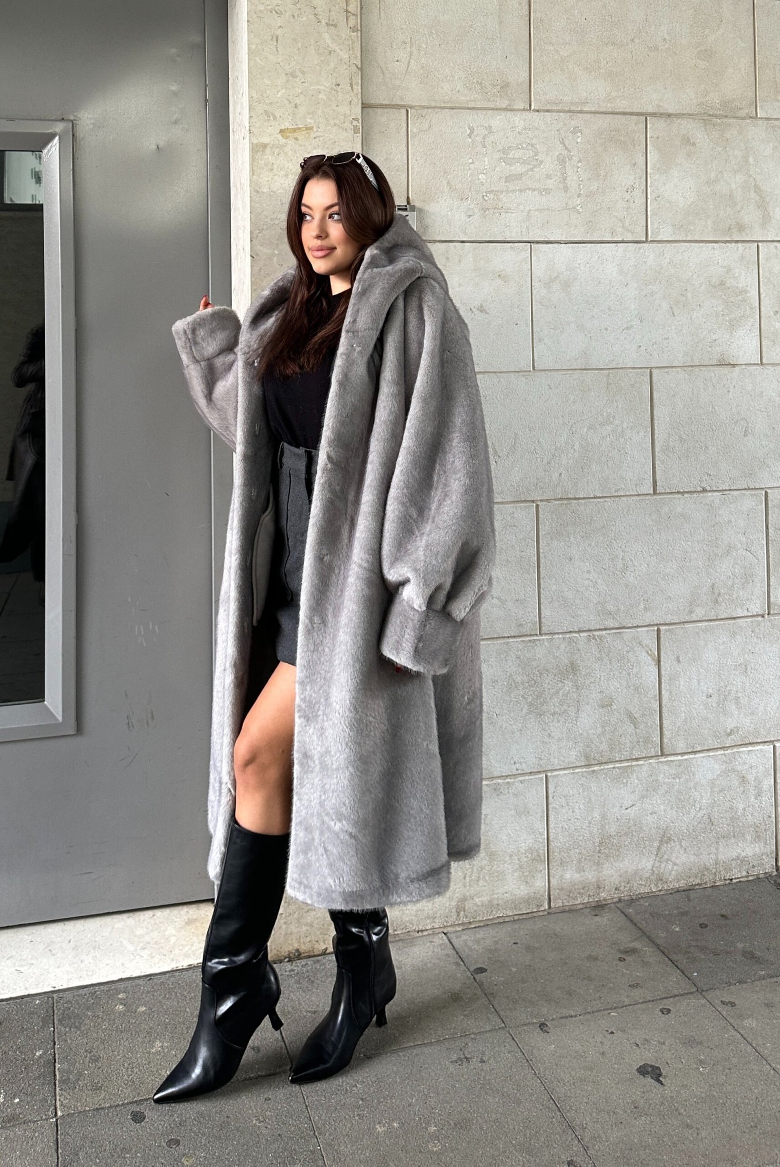 Pellush Me Kapuc Dhe Stil Oversize - Image 3