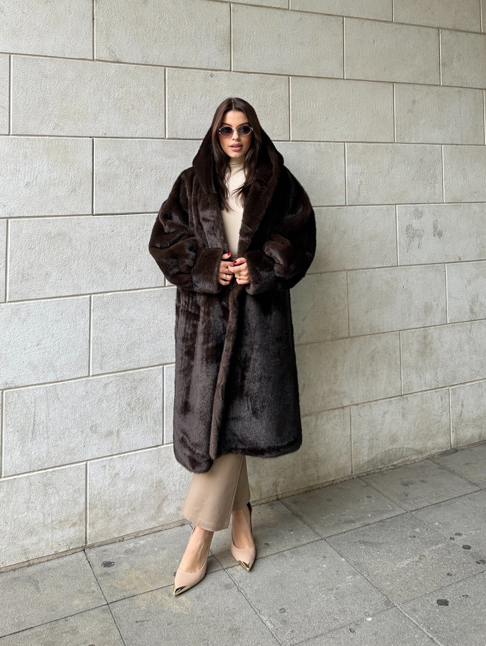 Pellush Me Kapuc Dhe Stil Oversize - Image 5