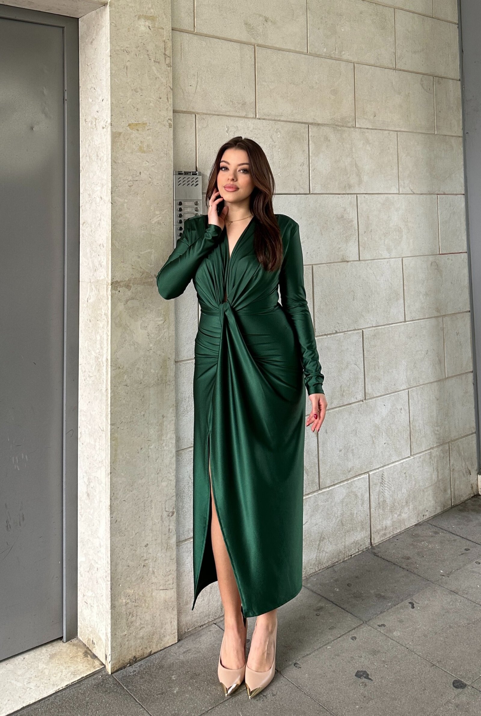 Fustan Elegant Me Menges Te Gjata Dhe Nyje Ne Bel