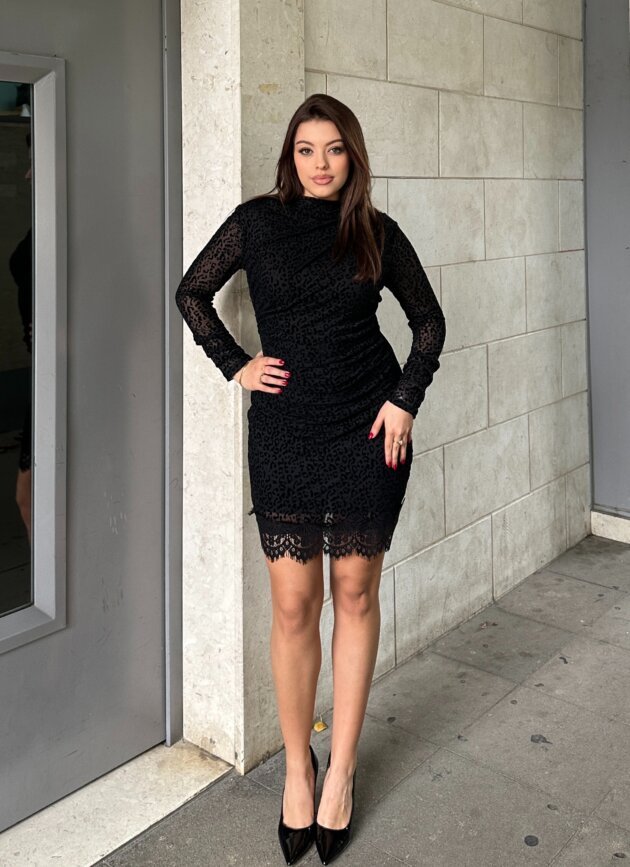 Fustan I Shkurter Me Tyl Dhe Dantelle