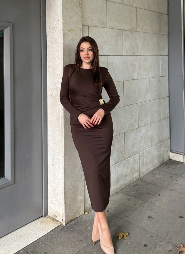 Fustan Elegant Me Menges Te Gjata Dhe Detaj Ne Bel