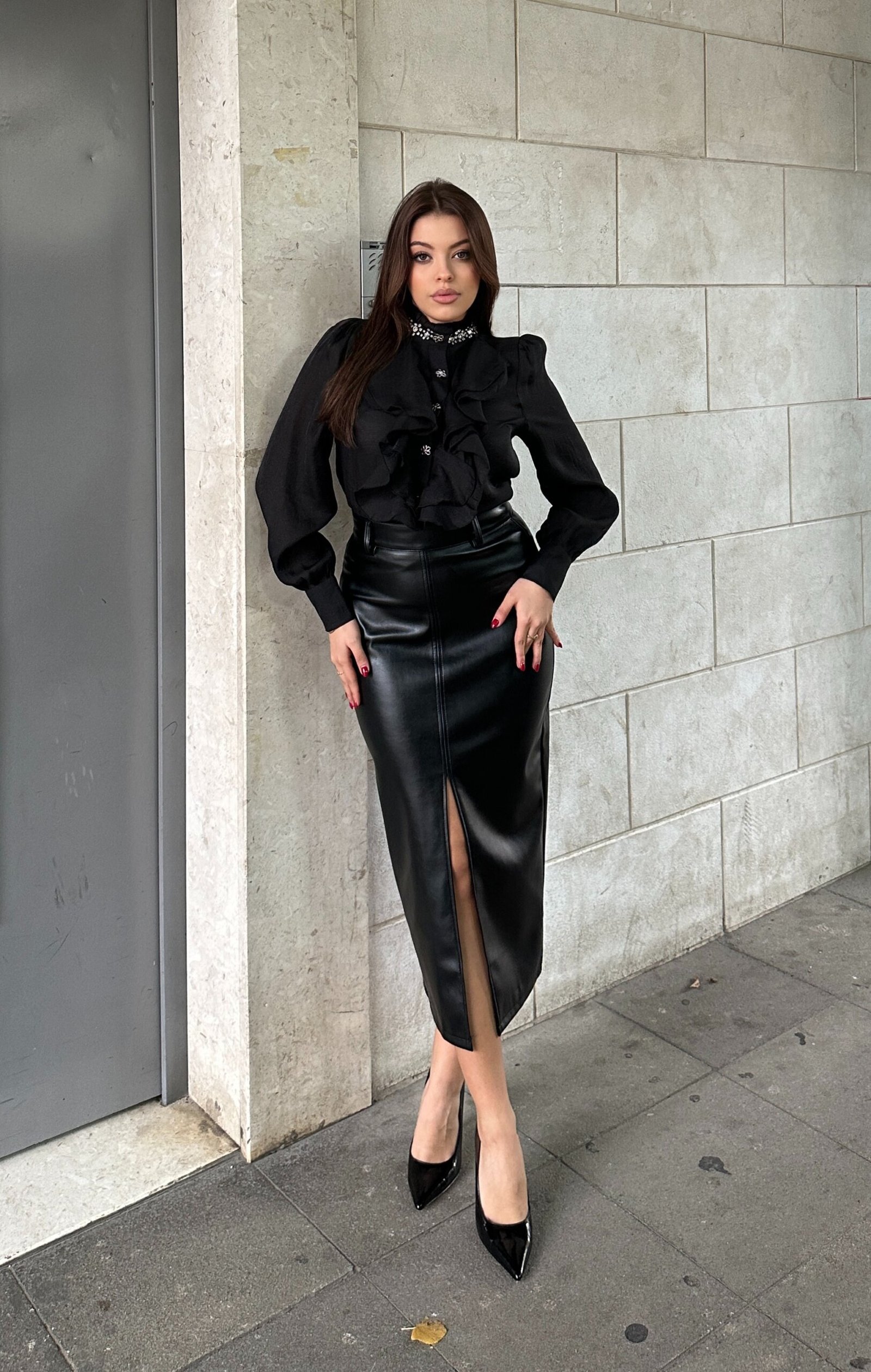 Fund Lekure Me Bel Te Larte Dhe Carje Para - Image 2