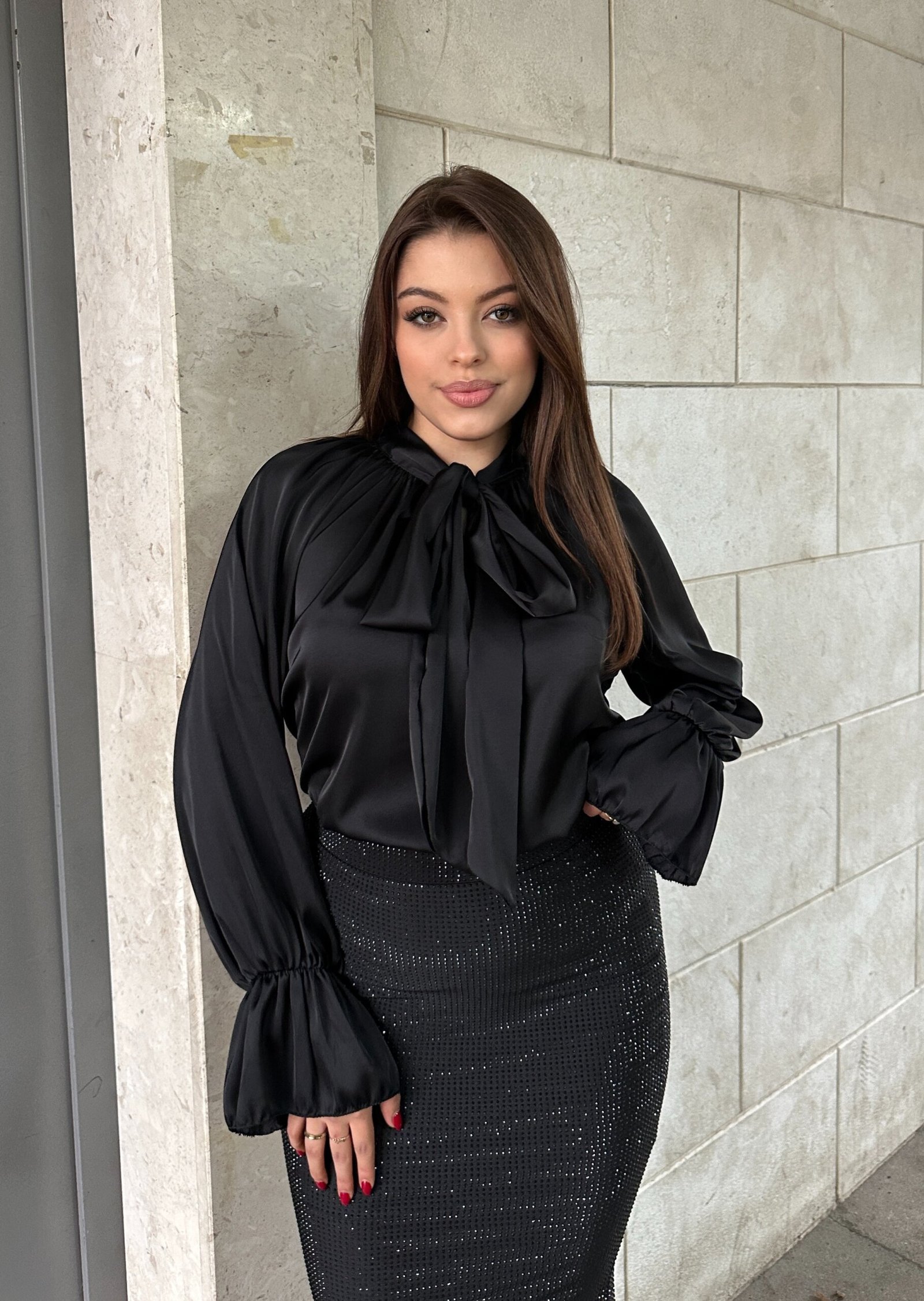 Kemishe Sateni Me Fjongo Ne Qafe Dhe Menge Te Fyryra - Image 3