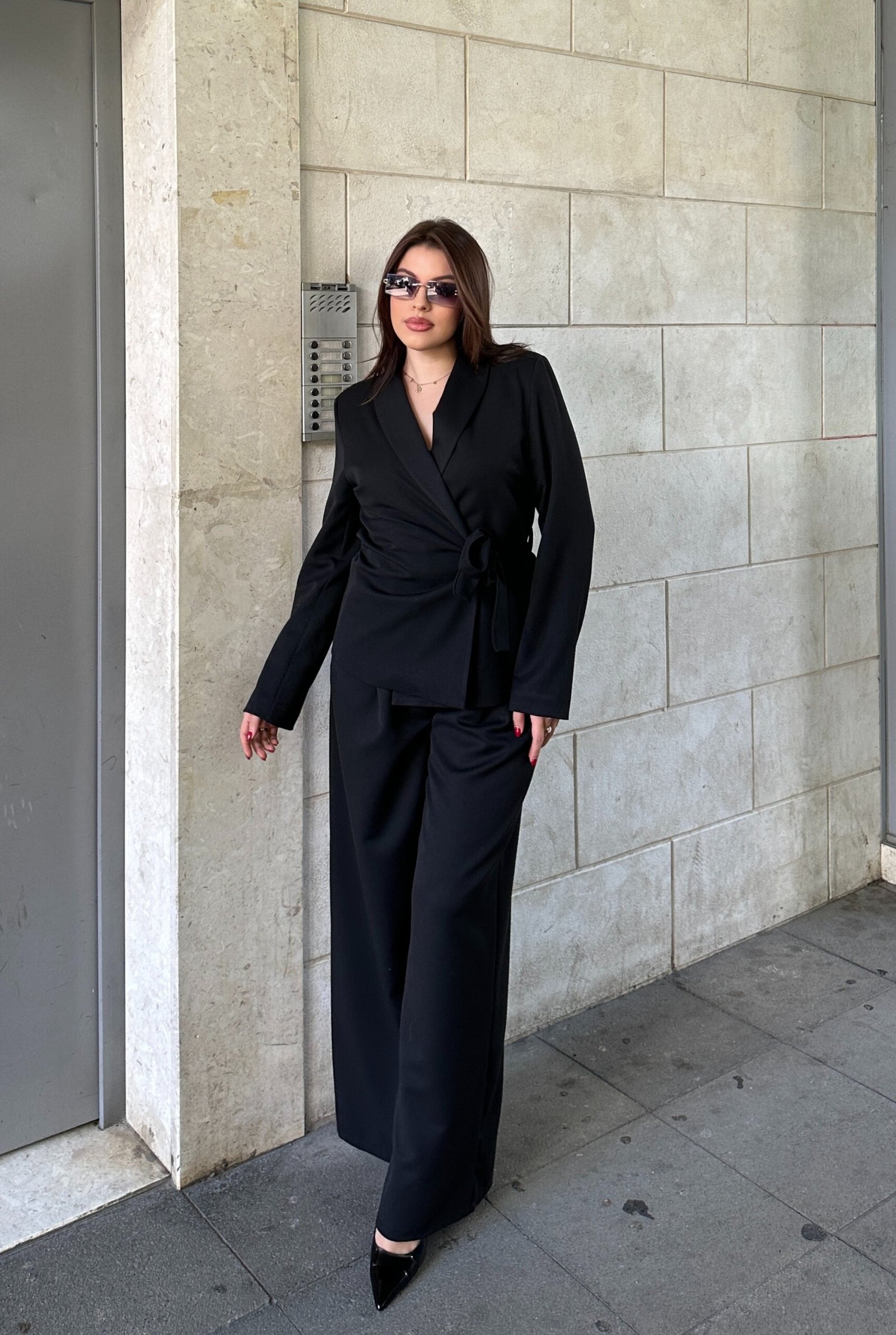 Kostum Klasik Me Xhakete Te Lidhshme & Pantallona Te Drejta - Image 2