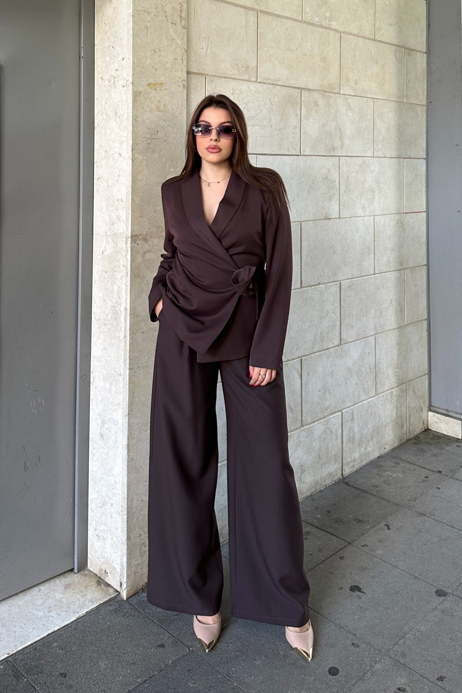 Kostum Klasik Me Xhakete Te Lidhshme & Pantallona Te Drejta