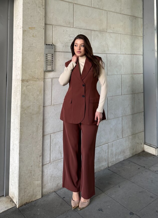 Set Me Jelek Dhe Pantallona Me Prerje Te Drejte