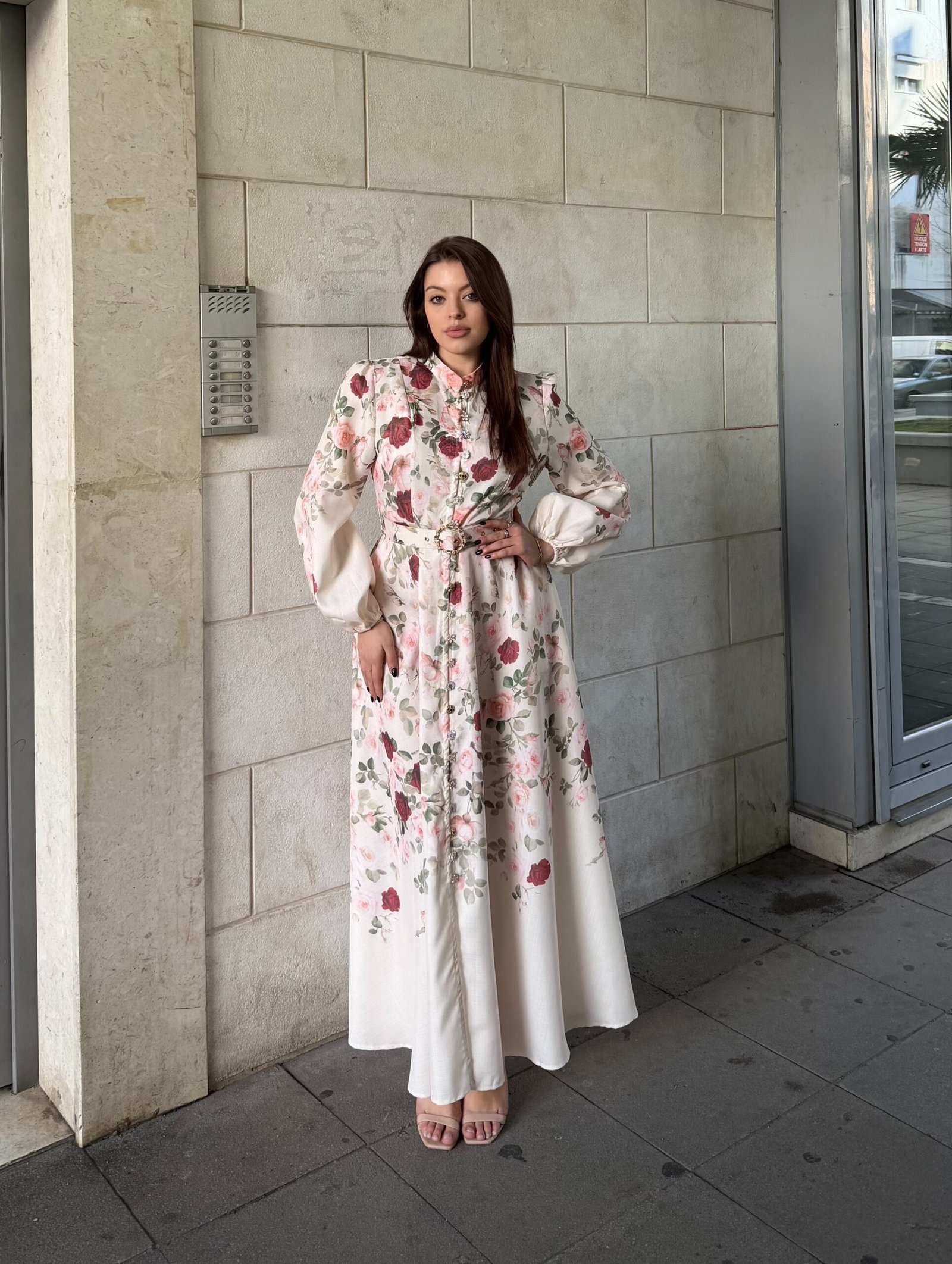 Fustan I Gjate Me Print Lulesh Dhe Fund Te Plote - Image 3