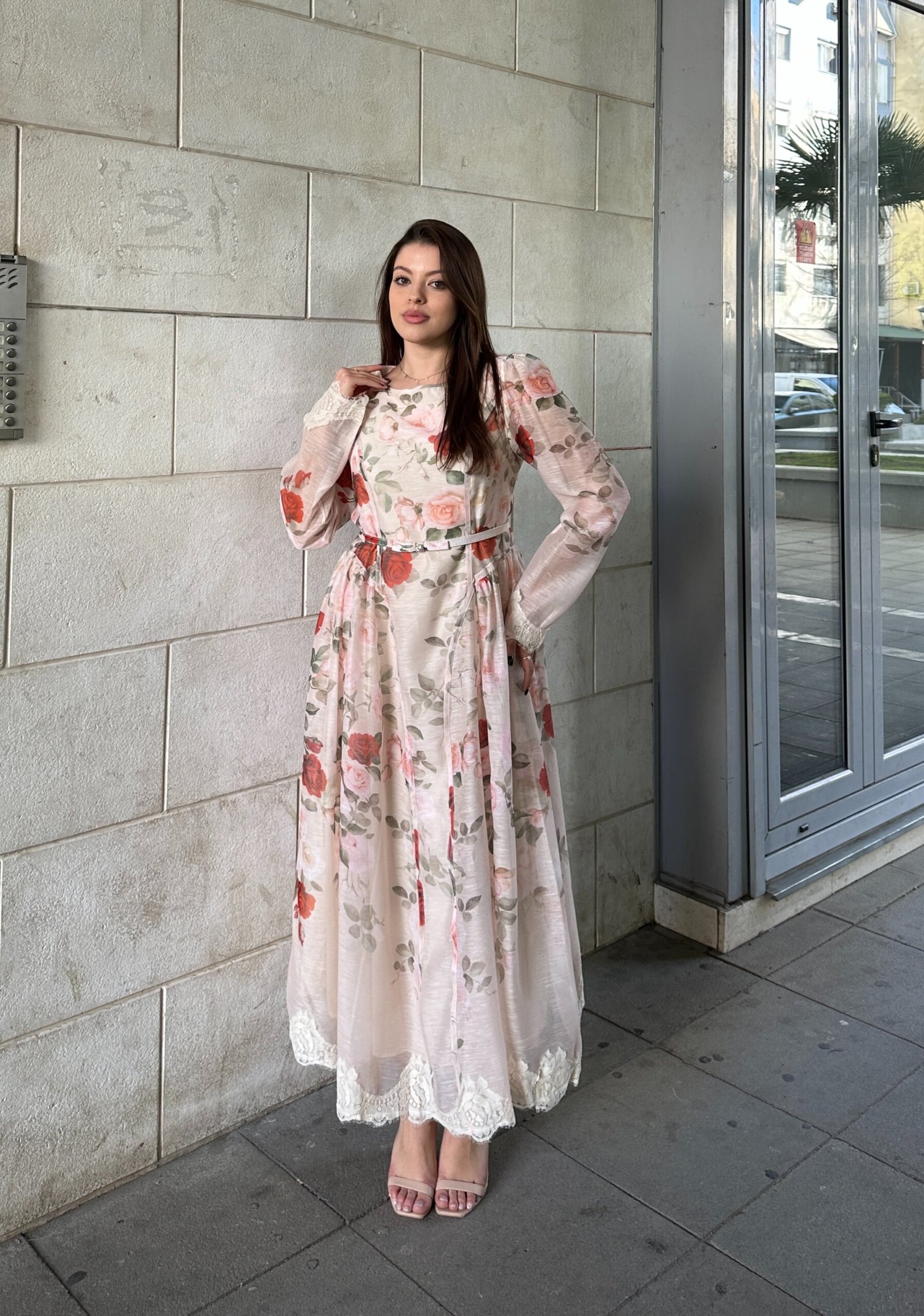 Fustan I Gjate Me Print Floral Dhe Dantelle Ne Fund - Image 3