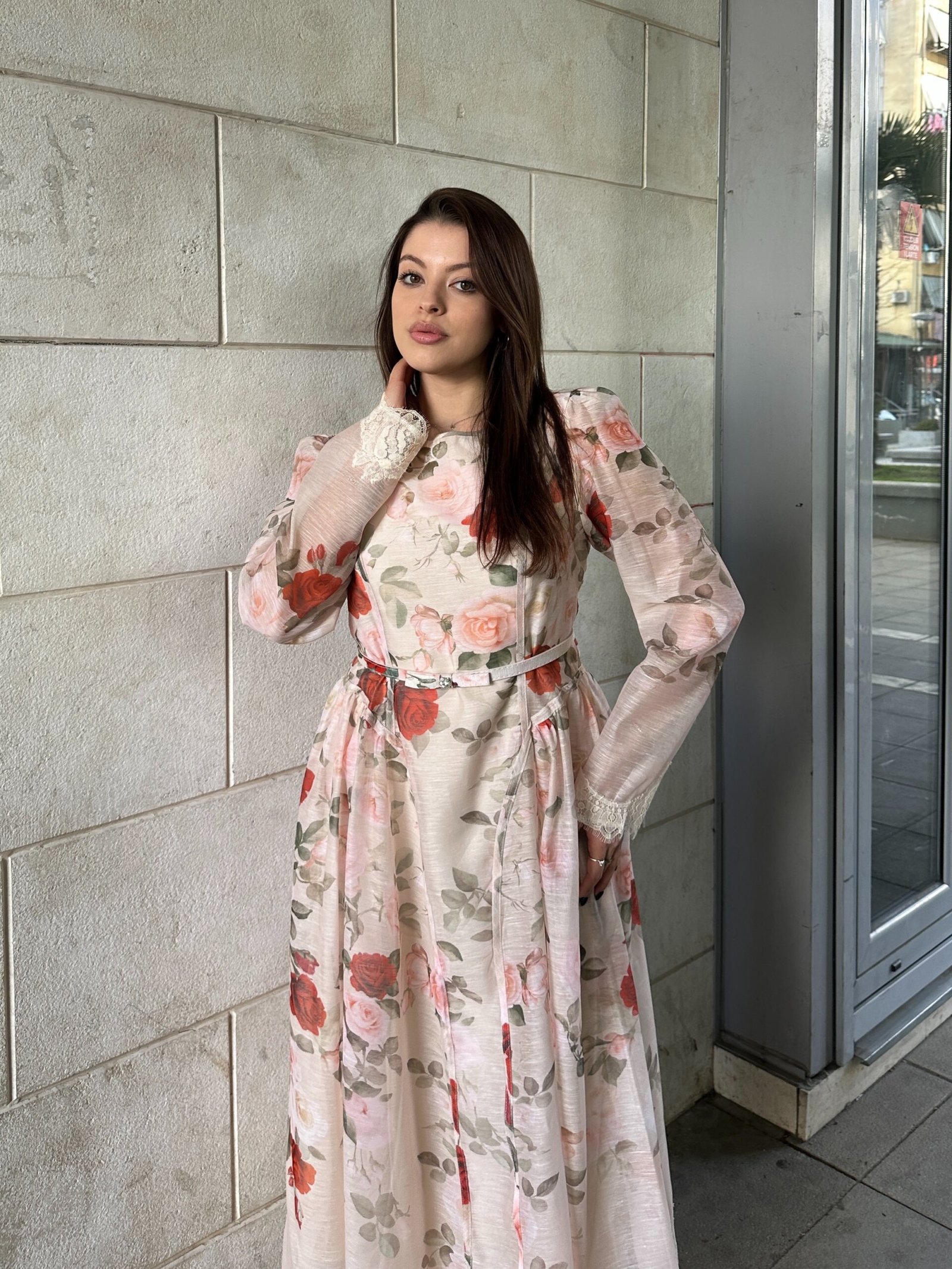 Fustan I Gjate Me Print Floral Dhe Dantelle Ne Fund - Image 4