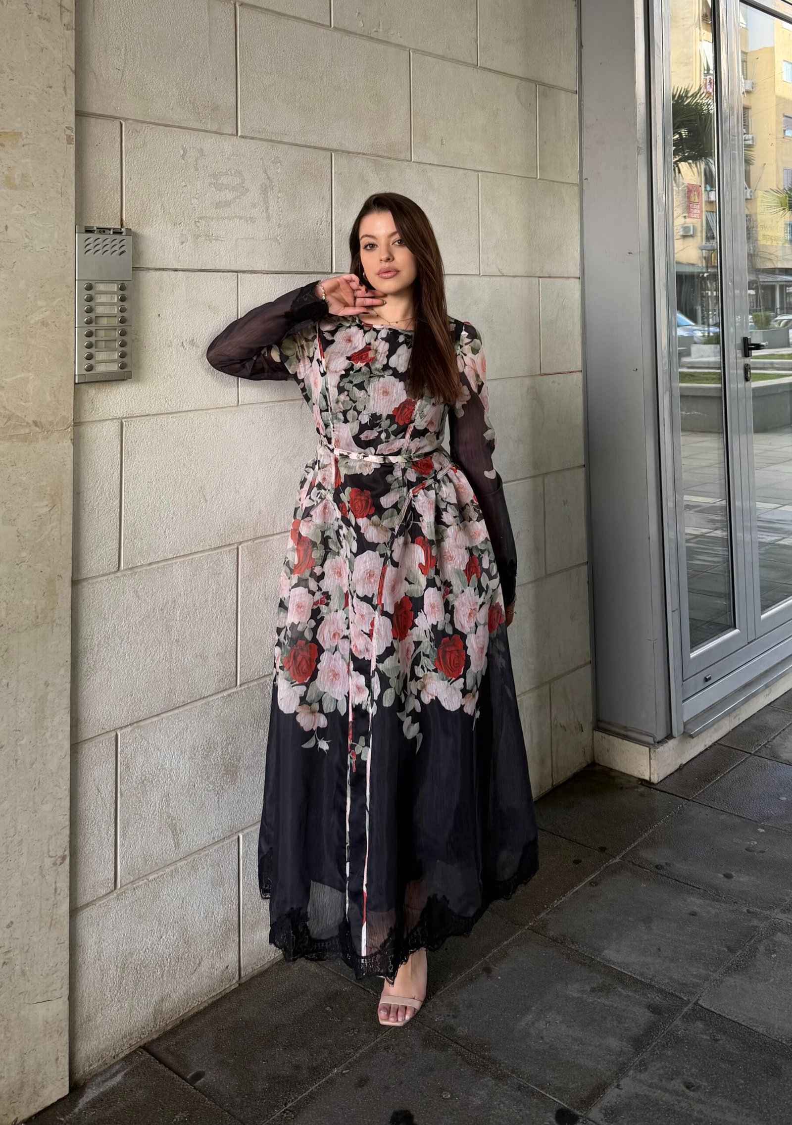 Fustan I Gjate Me Print Floral Dhe Dantelle Ne Fund