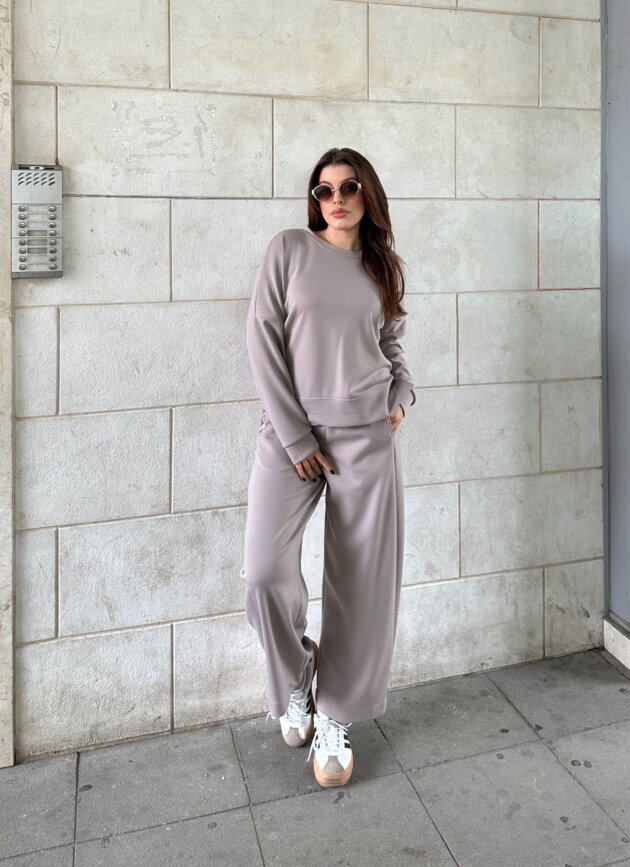 Set Sportiv Me Bluze Dhe Pantallona Te Gjera