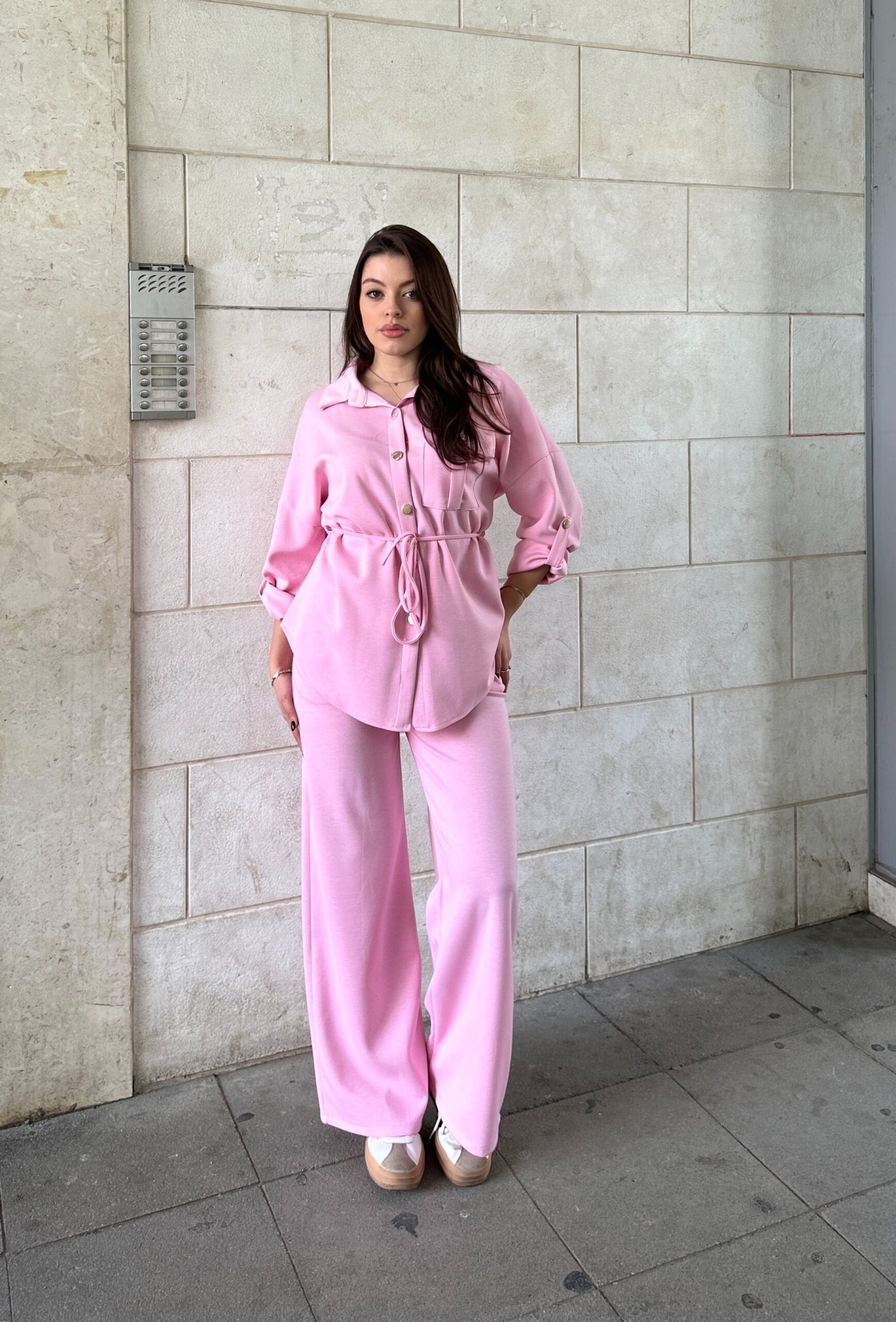 Set Sportiv Me Kemishe Dhe Pantallona Te Gjera