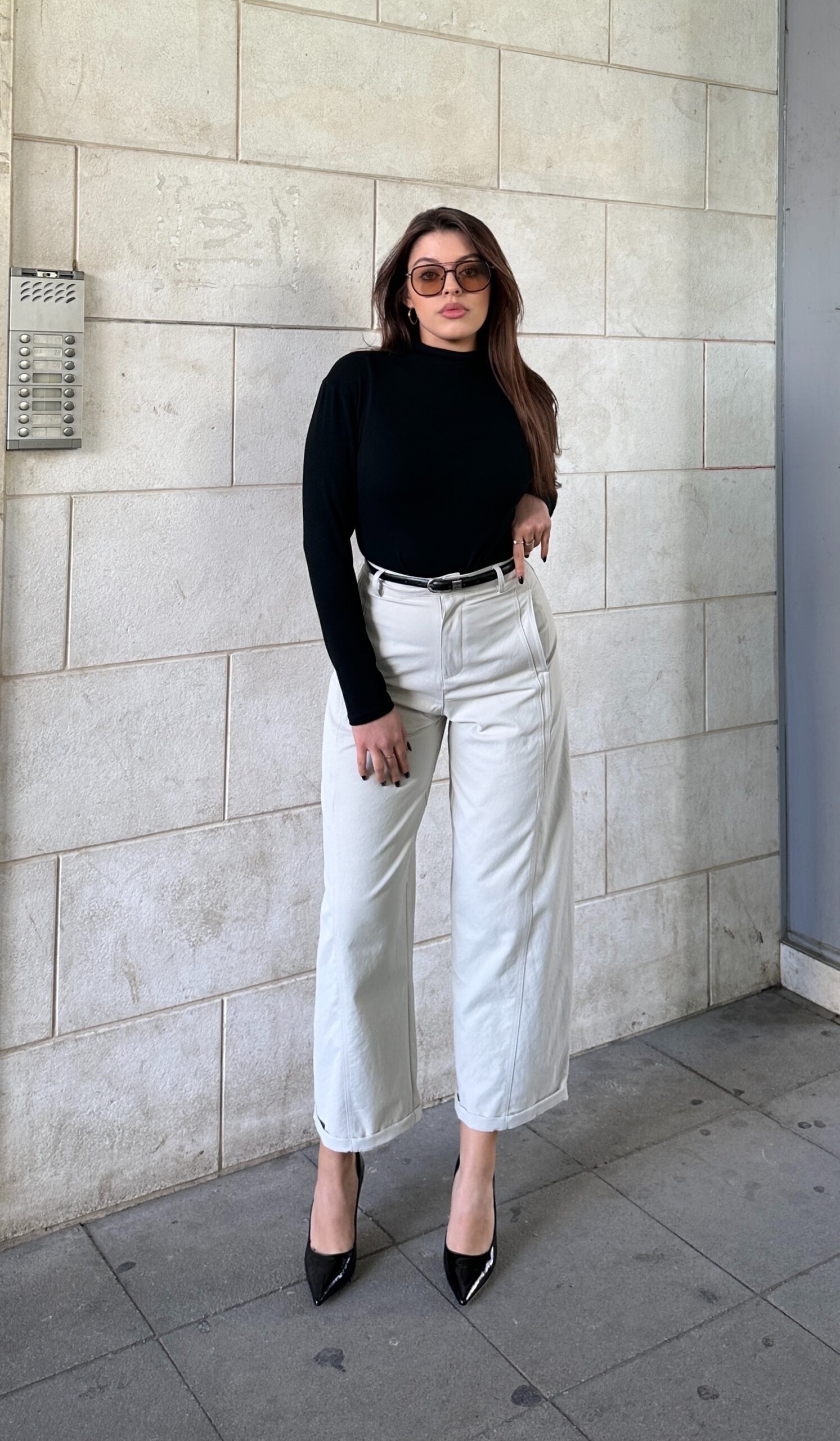 Pantallona Me Prerje Te Drejte Dhe Bel Te Larte - Image 3