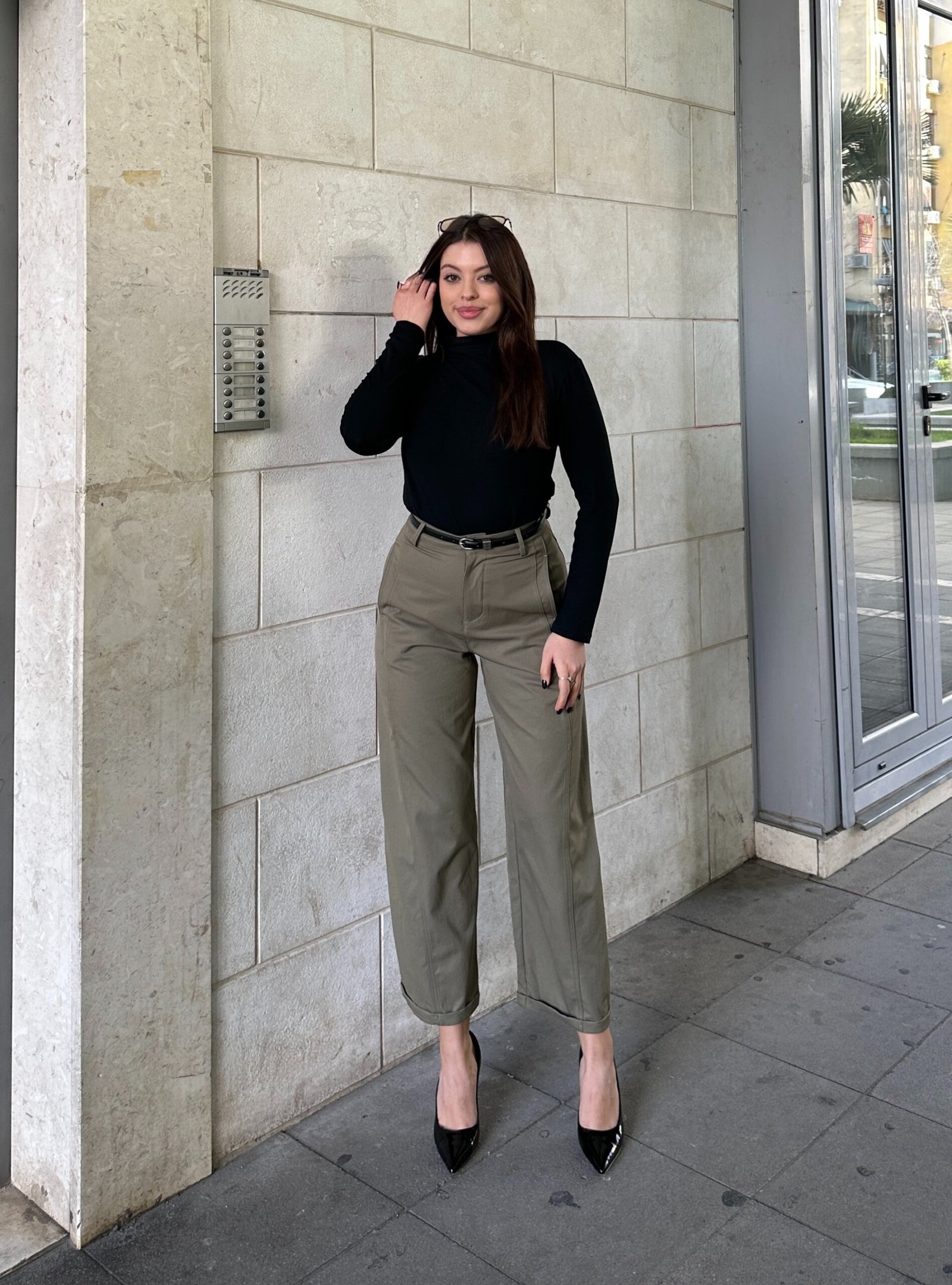 Pantallona Me Prerje Te Drejte Dhe Bel Te Larte - Image 2