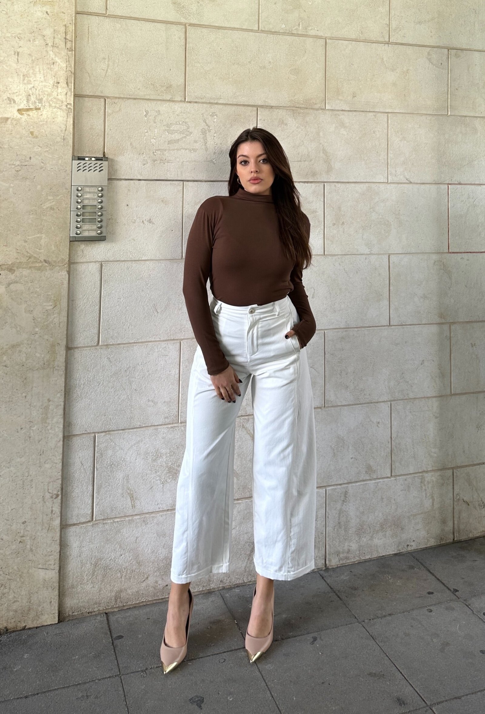 Pantallona Me Prerje Te Drejte Dhe Bel Te Larte