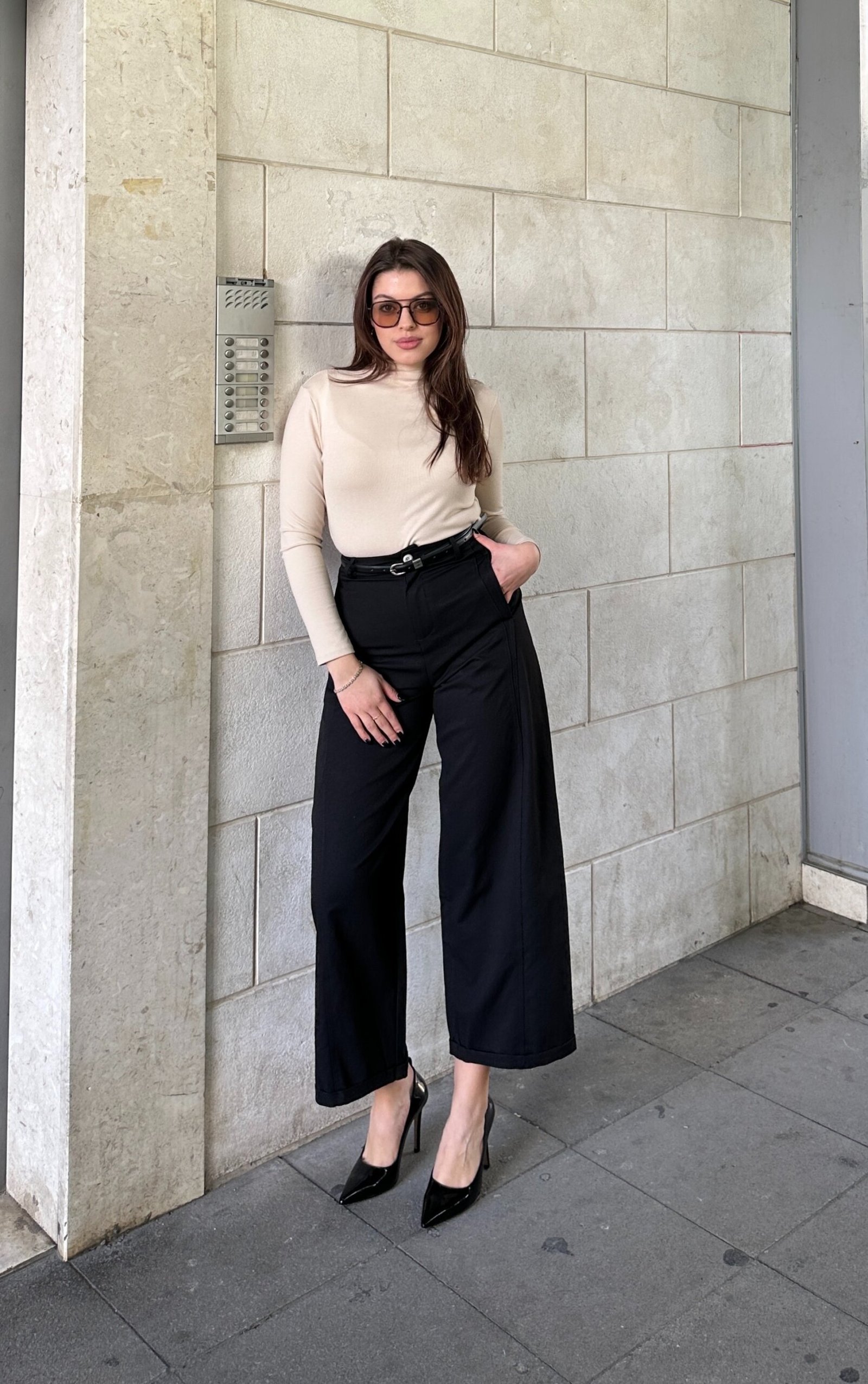 Pantallona Me Prerje Te Drejte Dhe Bel Te Larte - Image 4