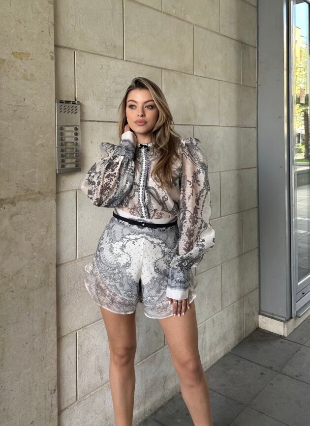 Set Pantallona Te Shkurtra Dhe Kemishe Me Menge Te Gjata