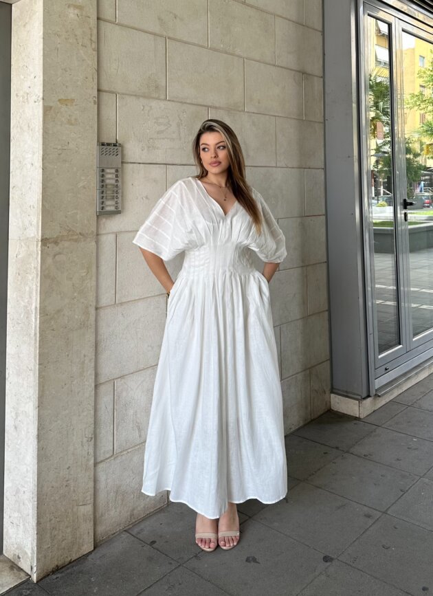 Fustan Me Prerje Te Gjere Dhe Menga Te Lira – Maxi