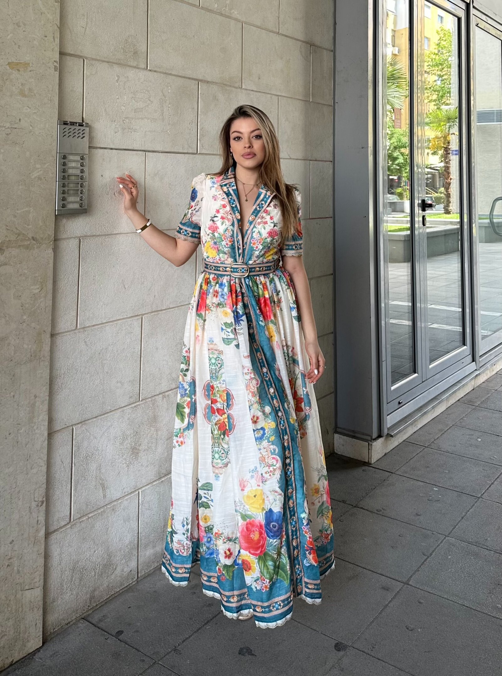 Fustan Maxi Me Rrip Ne Bel Dhe Print Elegant - Image 3