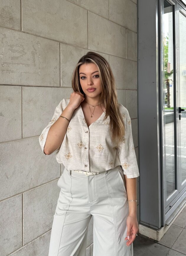 Kemishe Me Qendisje Dhe Menga Te Gjera
