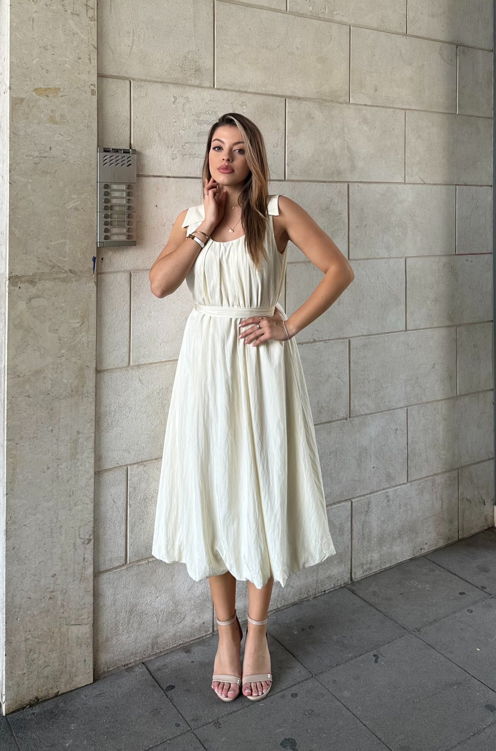 Fustan Midi Elegant Me Bel Te Theksuar - Image 3