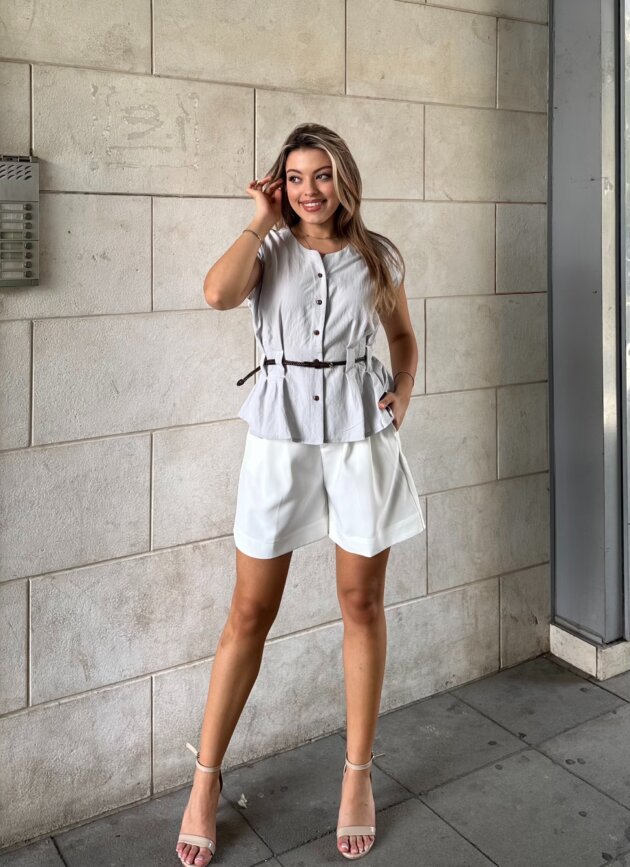 Pantallona Te Shkurtra Me Prerje Te Gjere