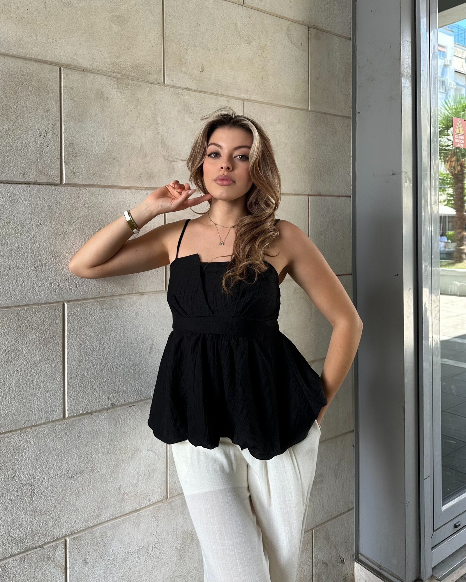 Kanatiere Me Prerje Peplum - Image 2