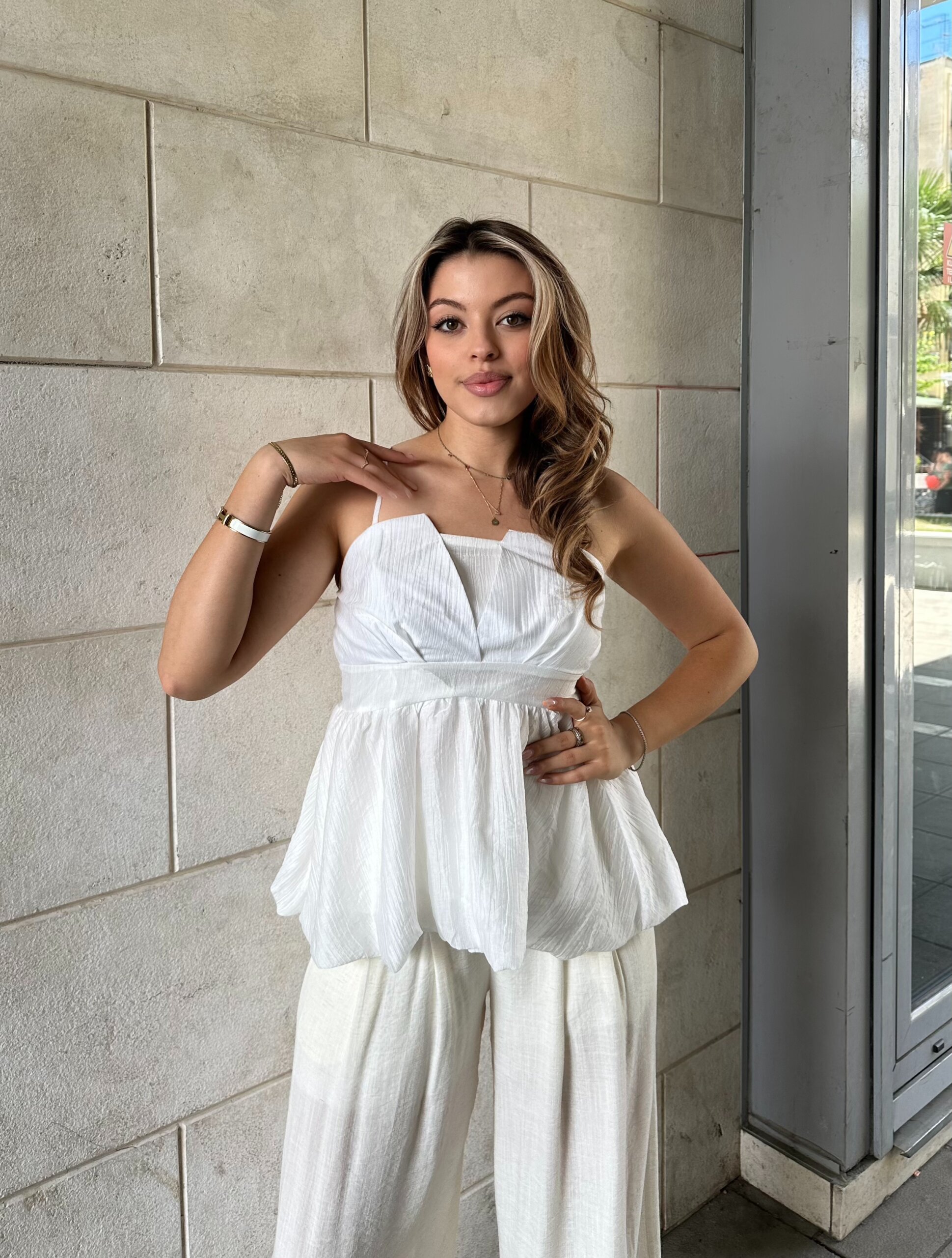 Kanatiere Me Prerje Peplum